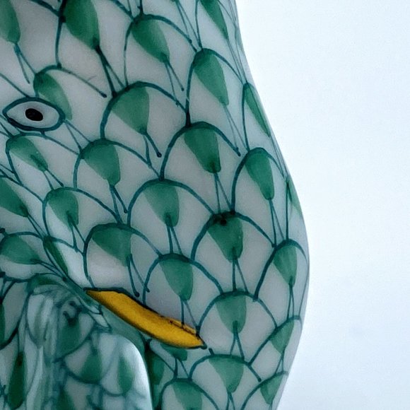 Herend green fishnet Miniature Elephant Figurine VHV---05265-0-00 - Picture 6 of 12
